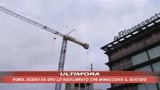 19/05/2008 - Si arrende l'uomo della gru