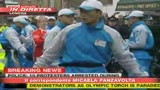Torcia olimpica, viaggio senza pace