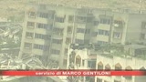 Cina, miracolo sotoo le macerie
