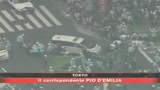 Tokyo, folle accoltella 16 persone