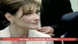Francia, Carla Bruni incontra il Dalai Lama