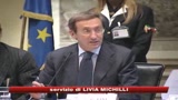 La Lega: 50 euro per il permesso di soggiorno. Ma Fini frena