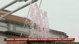 Napoli, tinta di rosso la fontana del carciofo