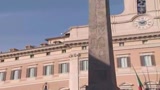 Stupri, Berlusconi ironizza. Pd: battuta offensiva