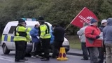 Gb, operai ancora a braccia incrociate per protesta