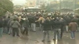 12/02/2009 - Rifiuti in Campania, usati capi ultrà contro la polizia