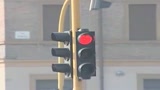 Semaforo rosso, multa valida solo se c'è il vigile