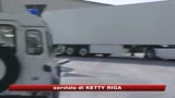 Era nascosto sotto un tir, immigrato muore schiacciato