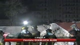 07/04/2009 - Terremoto Abruzzo, a mani nude tra le macerie