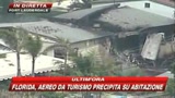 Florida, aereo da turismo precipita su abitazione