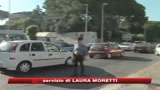 Roma, auto contro fermata del bus: un morto e 2 feriti