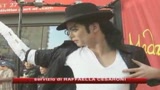 28/08/2009 - Fan in delirio per la statua di cera di Jacko