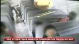 Con la pistola sullo scuolabus, le immagini choc    