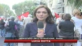 Scuola, precari ancora in piazza contro i tagli