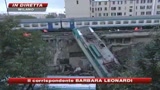 21/09/2009 - Milano, deraglia treno: due carrozze in un cortile