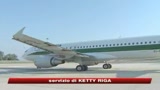 Berlusconi saluta il Papa all'aeroporto di Ciampino