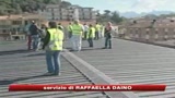 Lavori bloccati, operai sequestrano il sindaco 