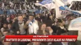 Fini: Berlusconi a volte crede di essere un monarca