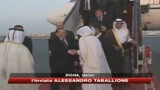23/11/2009 - berlusconi_in_qatar_si_schiera_con_il_tesoro