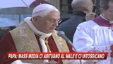Il Papa: I mass media ci abituano al male 
