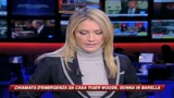 Tiger Woods, donna in barella fuori della sua casa