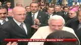 27/12/2009 - il_papa_a_pranzo_tra_i_poveri_e_i_senzatetto