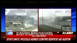 Stati Uniti , piccolo aereo contro edificio ad Austin