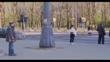 Varsavia, in migliaia in piazza per commemorare Kaczynski