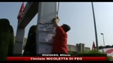 Assemblea Telecom, i lavoratori celebrano il funerale dell'azienda