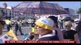 04/07/2010 - Il papa torna in Abruzzo, l'attesa dei fedeli a Sulmona