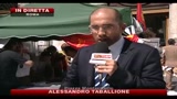 Manovra il manifesto in piazza a Montecitorio