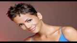 13/08/2010 - L'attrice Halle Berry posa per Vogue con un nuovo look