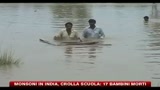 18/08/2010 - Monsoni in India, crolla scuola: 17 bambini morti