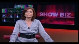 Il primo ministro David Cameron in tv con calzino bucato