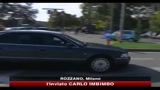 11/10/2010 - Milano, Berlusconi operato alla mano: sta bene