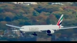 Due aerei caccia Usa scortano jet emirati Arabi Uniti