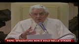 03/11/2010 - Papa: spazzatura non è solo nelle strade