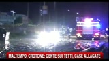 Maltempo, Crotone: gente sui tetti, case allagate