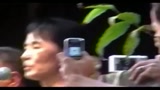 14/11/2010 - Migliaia di persone per il primo discorso di San Suu Kyi