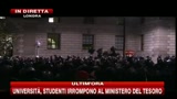 Londra, studenti irrompono al ministero del Tesoro
