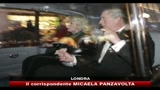 Londra, studenti assaltano macchina di Carlo e Camilla
