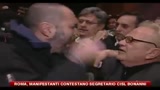Roma, manifestanti contestano segretario Cisl Bonanni
