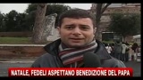 25/12/2010 - Natale, i fedeli aspettano la benedizione del papa