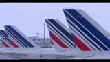 25/12/2010 - Neve a Parigi, 200 persone bloccate all'aeroporto Roissy