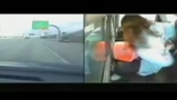 27/01/2011 - Stati Uniti, si lancia ammanettato da finestrino auto Polizia