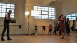 Lady Burlesque: Coreografia in gruppo con musica