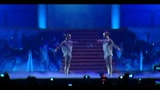 Kylie Minogue, una piccola dea per uno show colossale