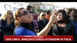 Sbarchi Lampedusa, gli isolani occupano il molo perchè gli immigrati vengano trasferiti