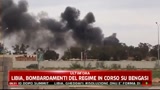 Libia, bombardamenti del regime in corso su Bengasi