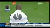 24/03/2011 - Balotelli e la pettorina che non entra: l'imitazione di Dzeko